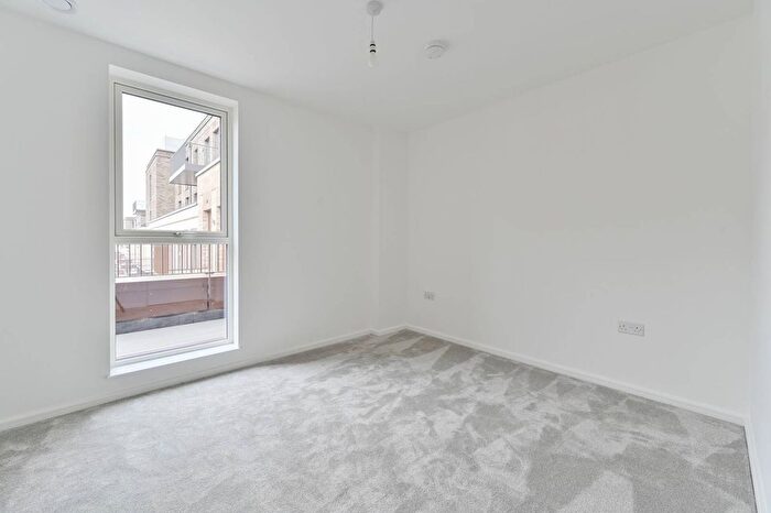 2 Bedroom Flat To Rent In Clarence Avenue, Clapham Park, London, SW4