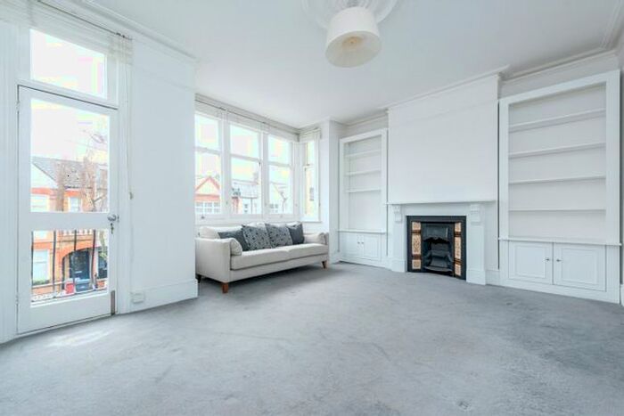 3 Bedroom Flat To Rent In Clifford Gardens, London, NW10