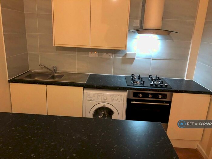 1 Bedroom Flat To Rent In Longsight, Manchester, M13