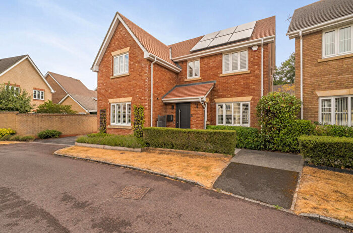 4 Bedroom Detached House For Sale In Flemish Place, Warfield, Bracknell, RG42
