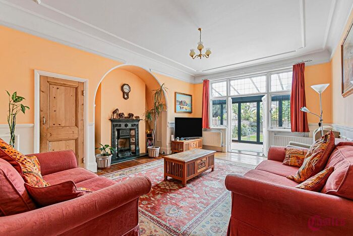 8 Bedroom Property For Sale In Grovelands Road, N13