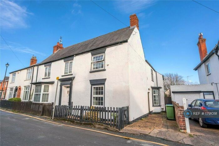 3 Bedroom Semi-Detached House To Rent In Pinfold Lane, Grimsby, DN33