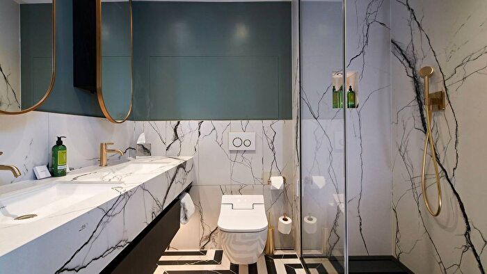 2 Bedroom Flat To Rent In Hyde Park Gate, Kensington, London, SW7