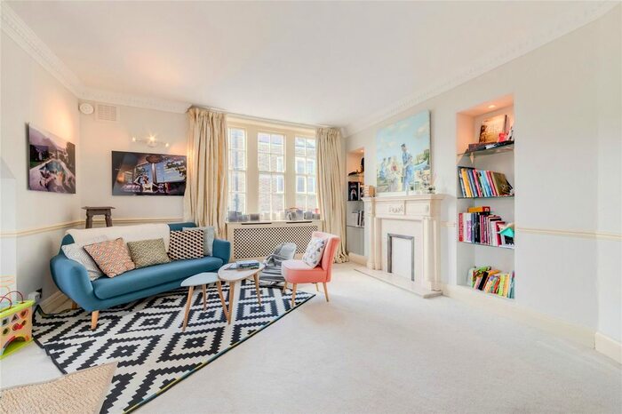 3 Bedroom Flat To Rent In Frognal, Hampstead, NW3