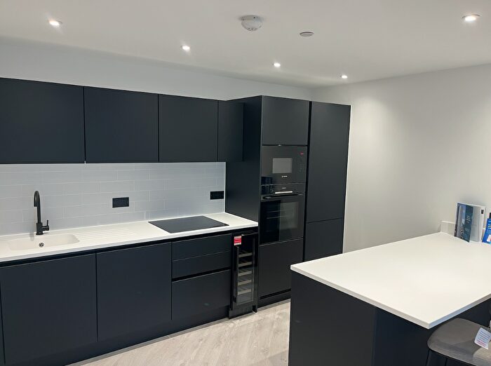 2 Bedroom Apartment To Rent In Vista River Gardens, Manchester, Greater Manchester, M3