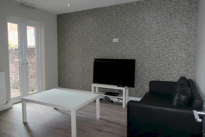 6 Bedroom Terraced House To Rent In Stanleyfield Road, Preston, PR1