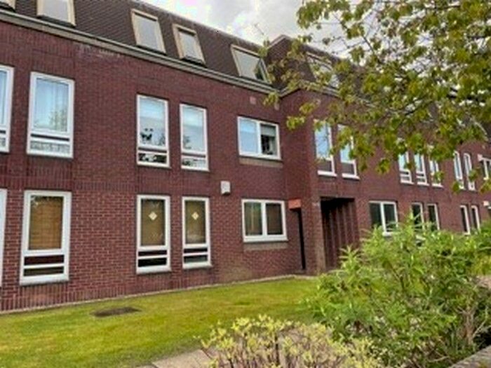 2 Bedroom Flat To Rent In Clarence Gardens, Glasgow, G11