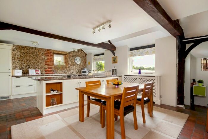 3 Bedroom Detached House To Rent In Hill Farm Road, Marlow, SL7