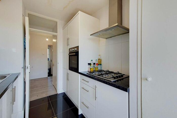 2 Bedroom Flat To Rent In Basingdon Way, Denmark Hill, London, SE5