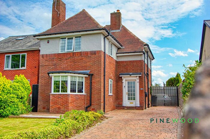 3 Bedroom Detached House For Sale In Manor Road, Brimington, S43