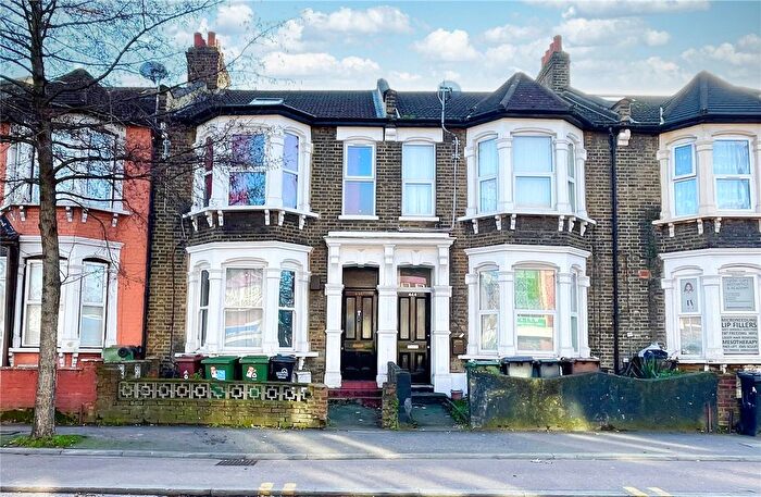 2 Bedroom Flat To Rent In Lea Bridge Road, Leyton, London, E10