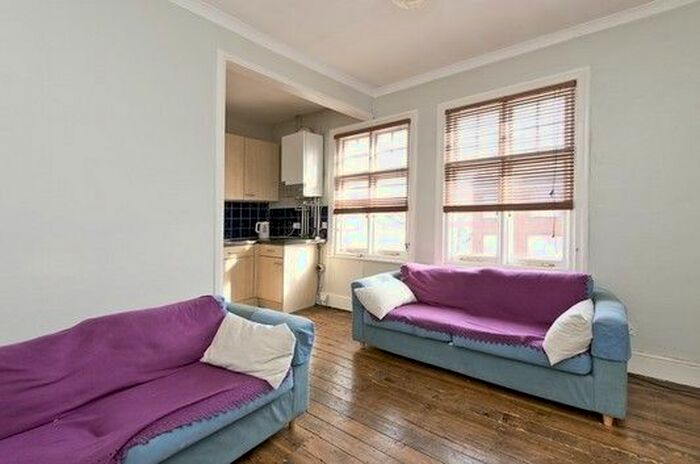 3 Bedroom Flat To Rent In Fulham Palace Road, Hammersmith, London, W6