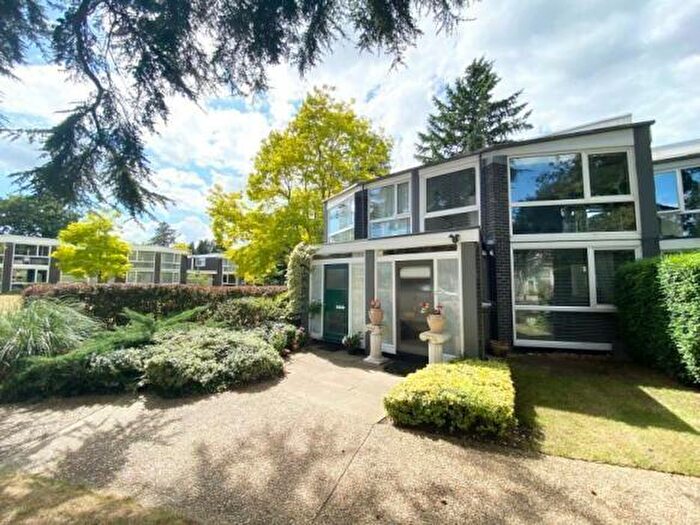 3 Bedroom Terraced House To Rent In Weybridge, Surrey, KT13