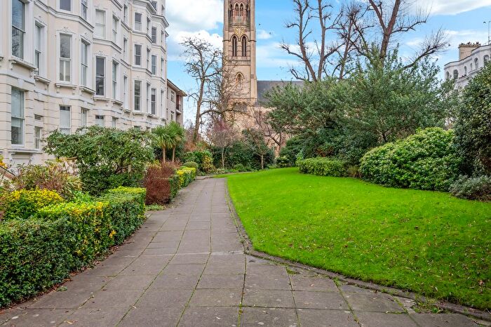 2 Bedroom Flat To Rent In Colville Gardens, London, W11