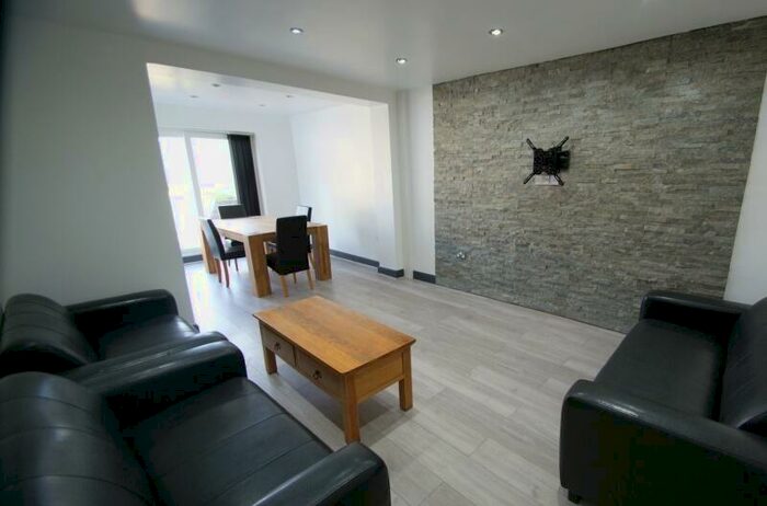 5 Bedroom Terraced House To Rent In Mayville Road, Hyde Park, Leeds, LS6