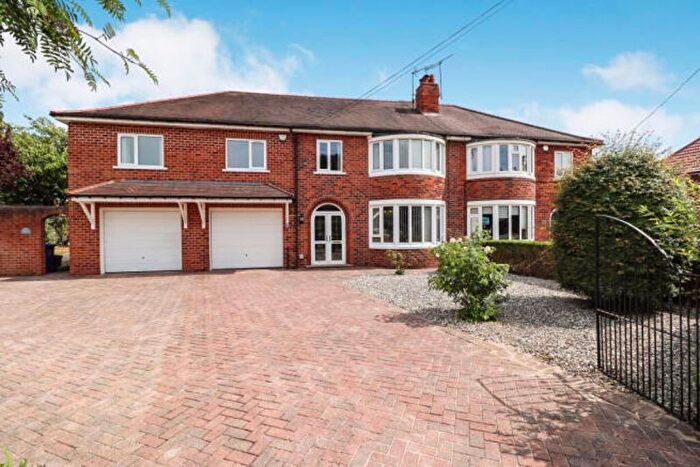 5 Bedroom Semi-detached House For Sale In Rose Hill Rise, Bessacarr, DN4