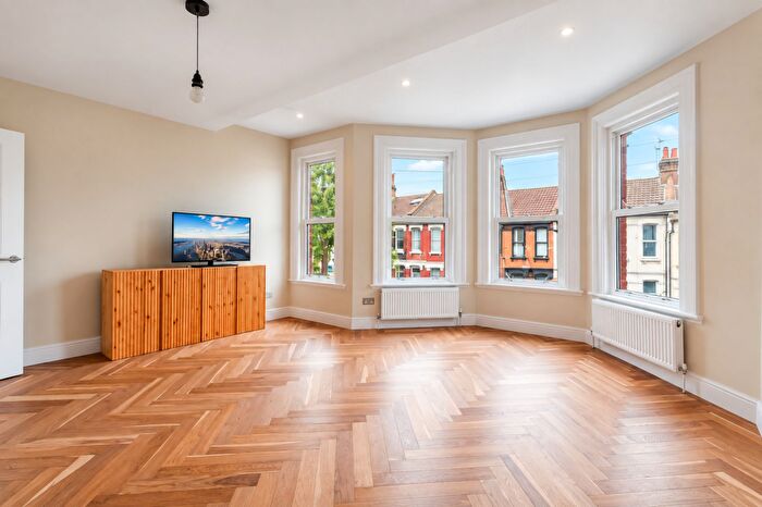 2 Bedroom Apartment To Rent In Hewitt Road, London, N8