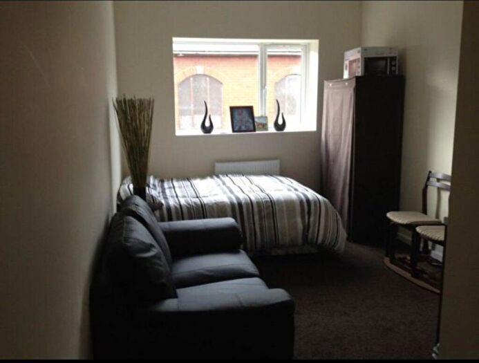 Studio To Rent In Kelvin Grove, Wombwell, S73
