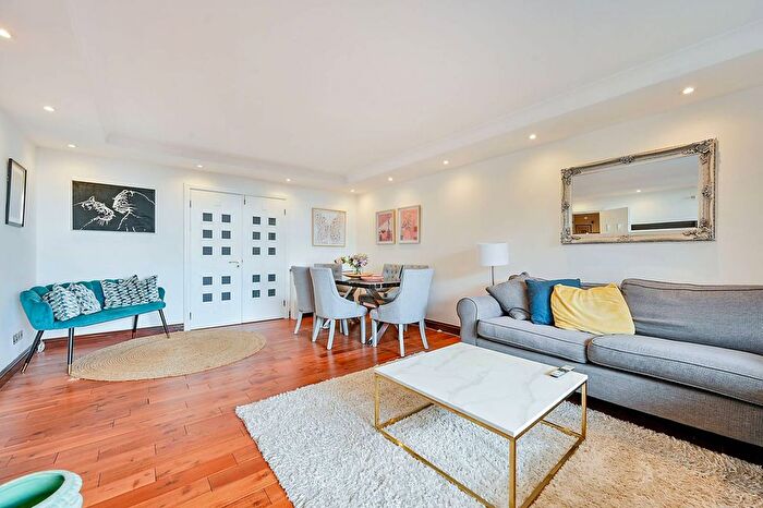 3 Bedroom Flat To Rent In Blythe Road, Brook Green, London, W14