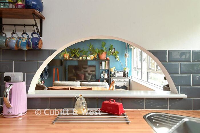 2 Bedroom Flat For Sale In Succombs Hill, Warlingham, Surrey, CR6