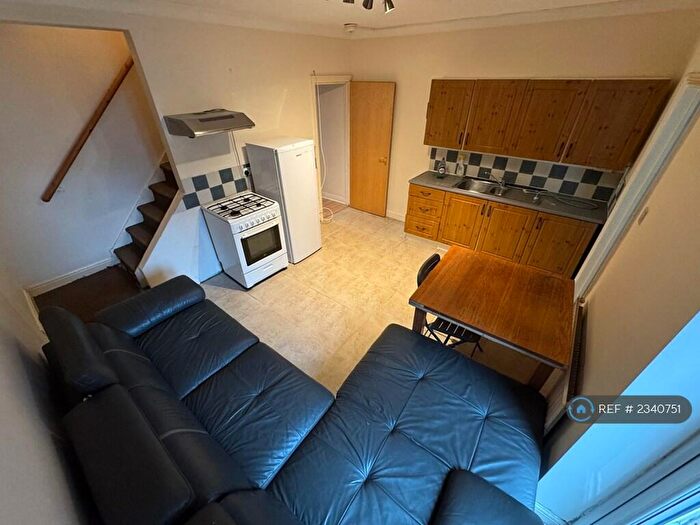 4 Bedroom Terraced House To Rent In Stratton Road, Southampton, SO15