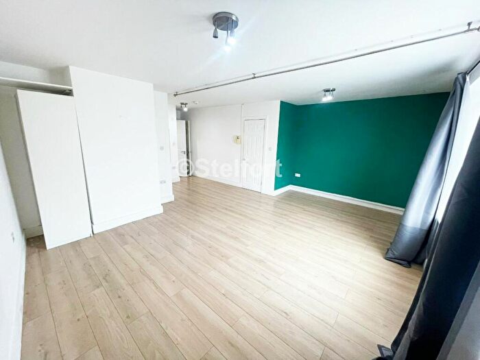 Apartment To Rent In Romford Road, London, E7