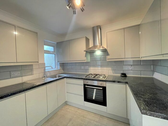 2 Bedroom Flat To Rent In Boxtree Lane, Harrow, HA3