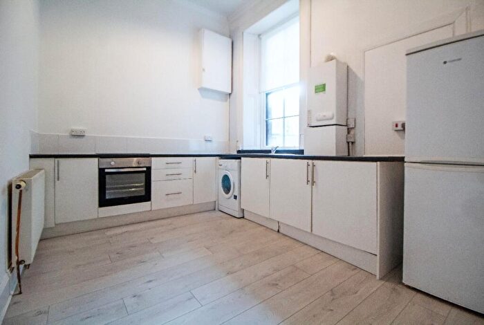 1 Bedroom Flat To Rent In Dixon Road, Queens Park, Glasgow, G42