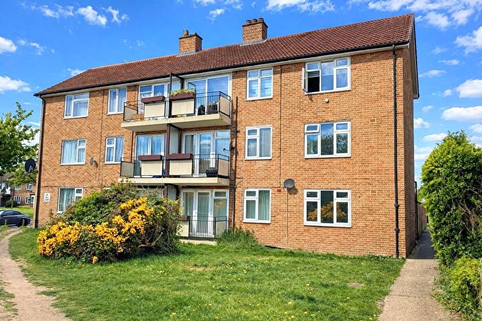 2 Bedroom Flat For Sale In Downfield Road, Central Cheshunt, EN8