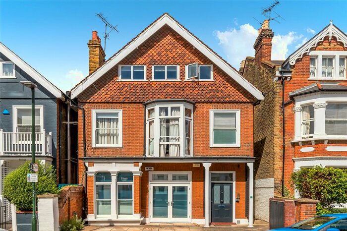 2 Bedroom Flat To Rent In Lancaster Park, Richmond, Surrey, TW10