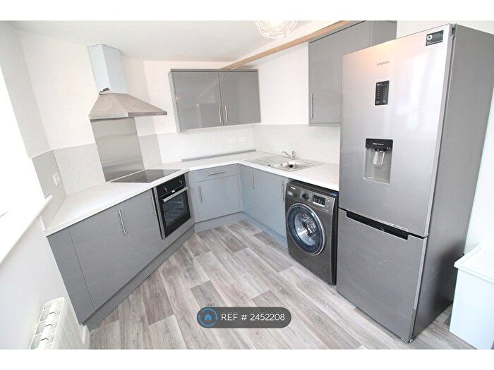 2 Bedroom Flat To Rent In Kingston Road, Portsmouth, PO2