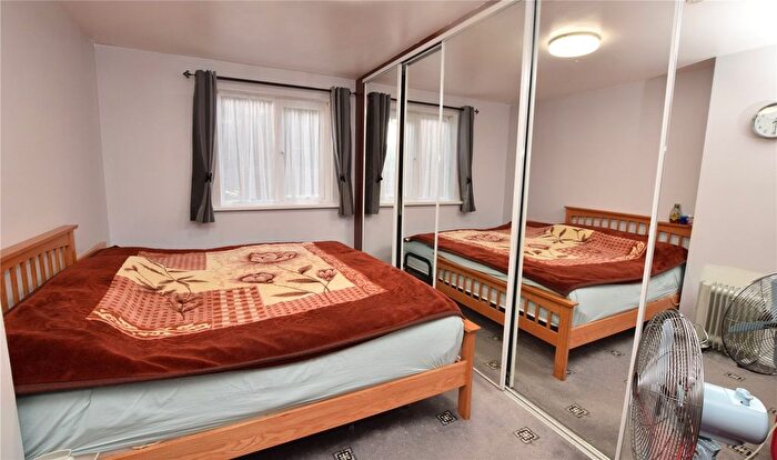 1 Bedroom Flat For Sale In Express Drive, Ilford, Essex, IG3