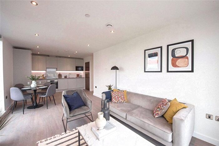 2 Bedroom Flat To Rent In Napier Road, Reading, Berkshire, RG1