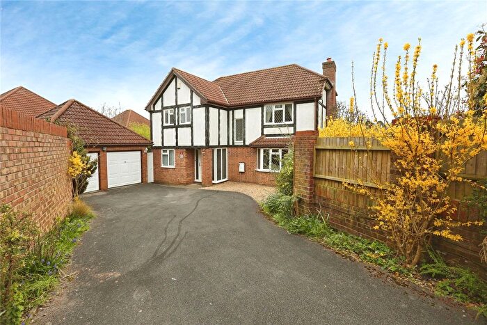 4 Bedroom Detached House For Sale In Kingfisher Copse, Locks Heath, Southampton, Hampshire, SO31