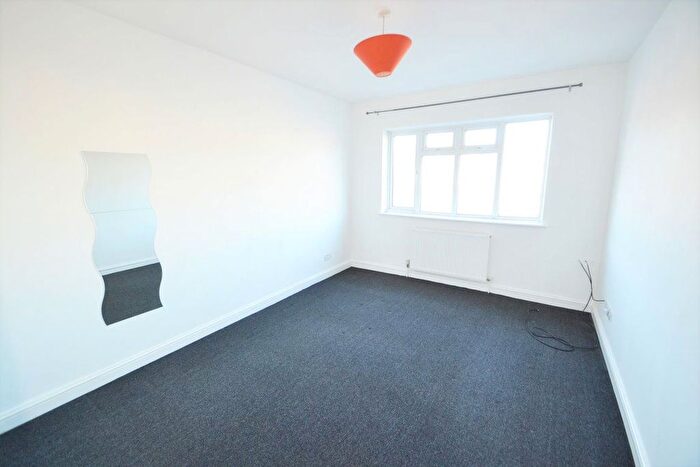 1 Bedroom Flat To Rent In Watford Way, London, Mill Hill, NW7
