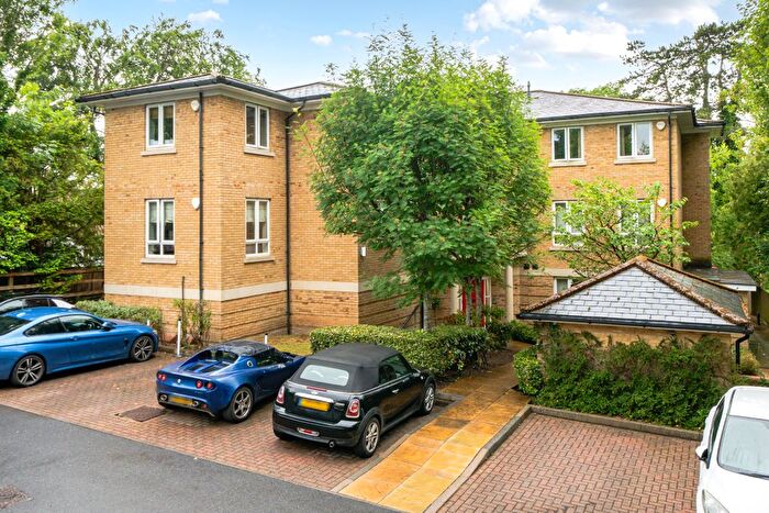 2 Bedroom Flat For Sale In Tupwood Lane, Caterham, CR3