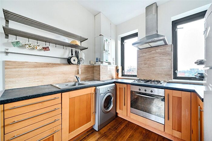 1 Bedroom Flat For Sale In Bird In Hand Mews, London, SE23