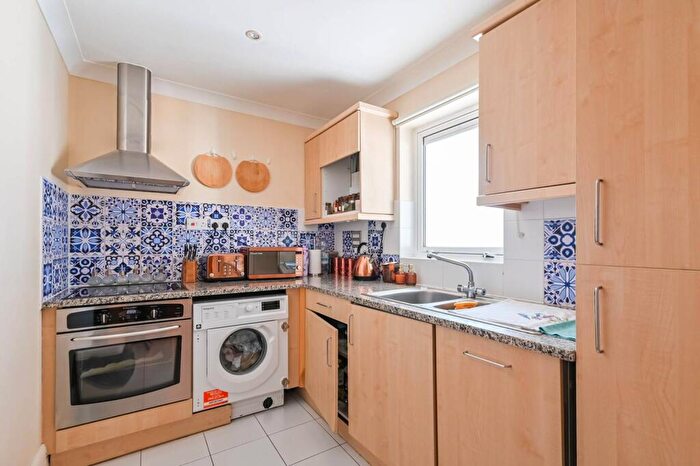 1 Bedroom Flat For Sale In Antilles Bay Apartments, Canary Wharf, London, E14