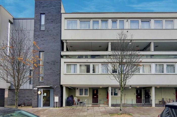 3 Bedroom Flat To Rent In Six Acres Estate, London, N4