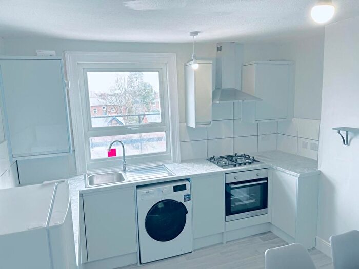 2 Bedroom Flat To Rent In Russell Street, Reading, RG1