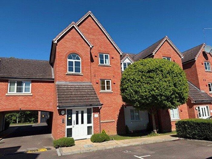 2 Bedroom Flat For Sale In Monarch Way, Leighton Buzzard, Bedfordshire, LU7