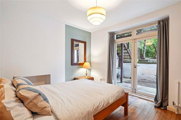 2 Bedroom Flat To Rent In South Villas, Camden, NW1