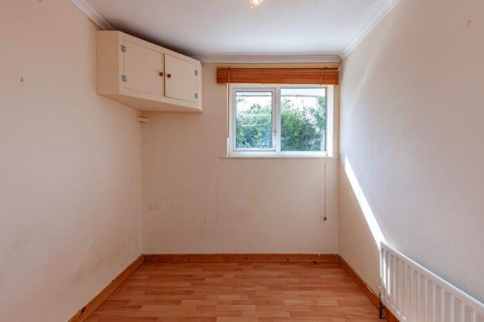 3 Bedroom Terraced House For Sale In Hanborough Close, Eynsham, OX29