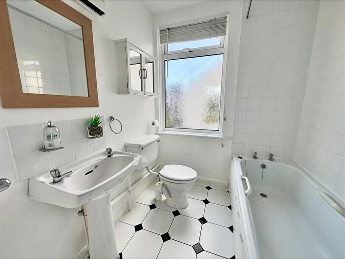 1 Bedroom Flat To Rent In Piddinghoe Avenue, Peacehaven, BN10