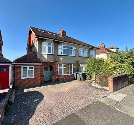 4 Bedroom Semi-Detached House For Sale In Thistlebarrow Road, Salisbury, SP1