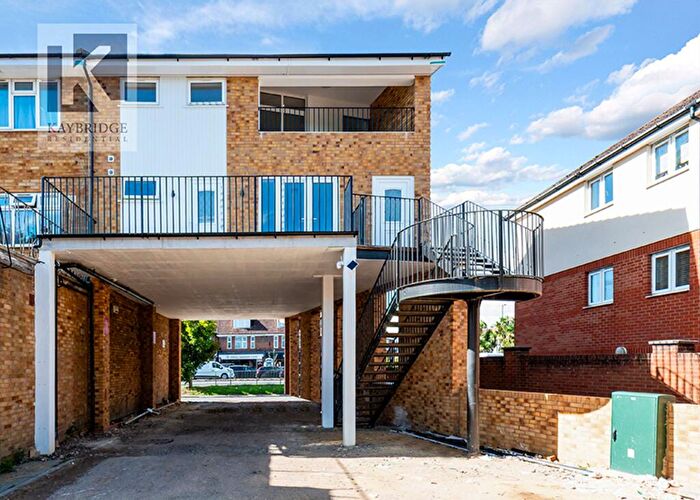 1 Bedroom Flat For Sale In Kingston Road, Epsom, KT19