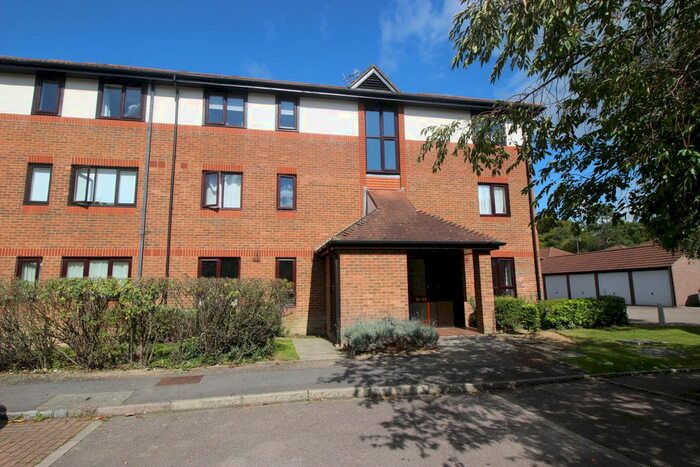 2 Bedroom Flat To Rent In Copse Lane, Horley, RH6