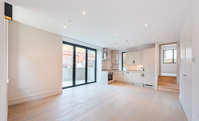 2 Bedroom Flat For Sale In Eardley Road, SW16