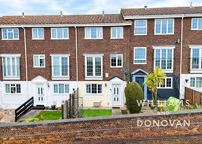 4 Bedroom Town House For Sale In The Terrace, South Benfleet, SS7