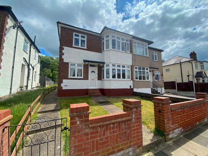 2 Bedroom Maisonette To Rent In Boscombe Avenue, Hornchurch, RM11